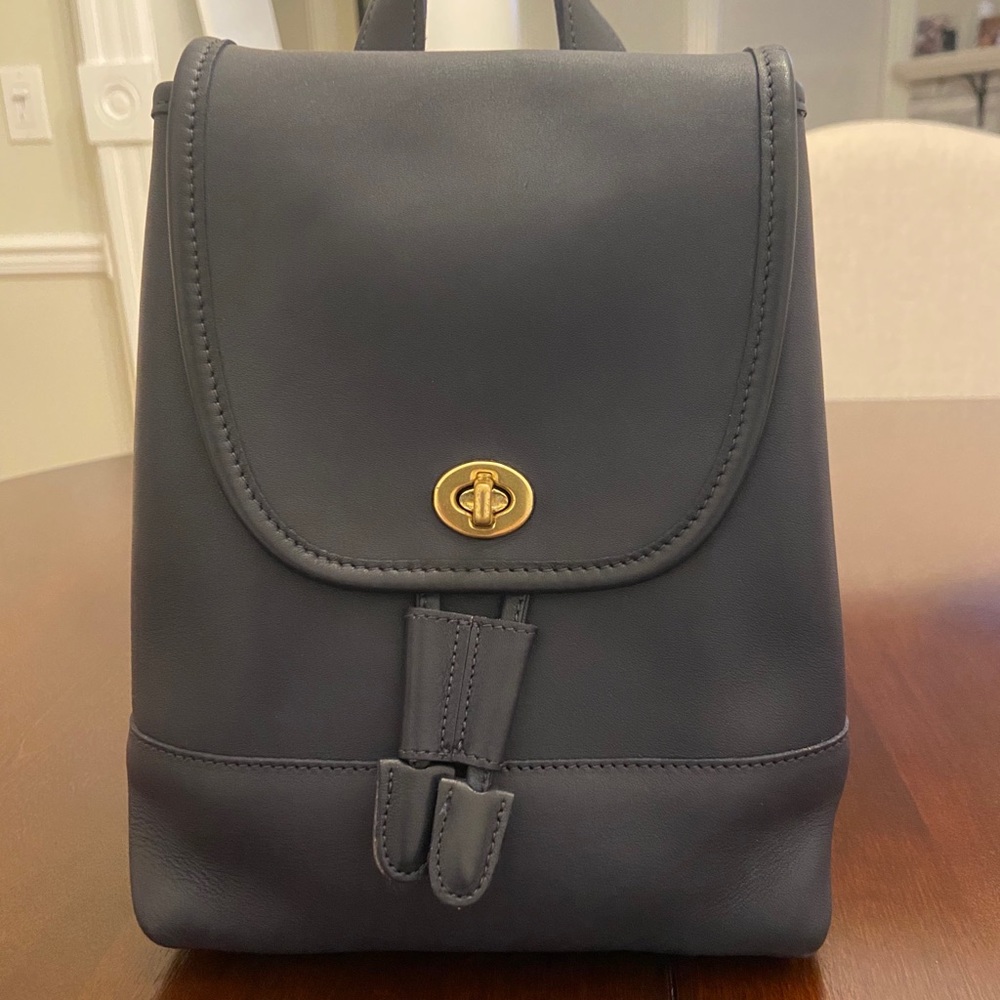 Vintage leather coach sm backpack in navy leather